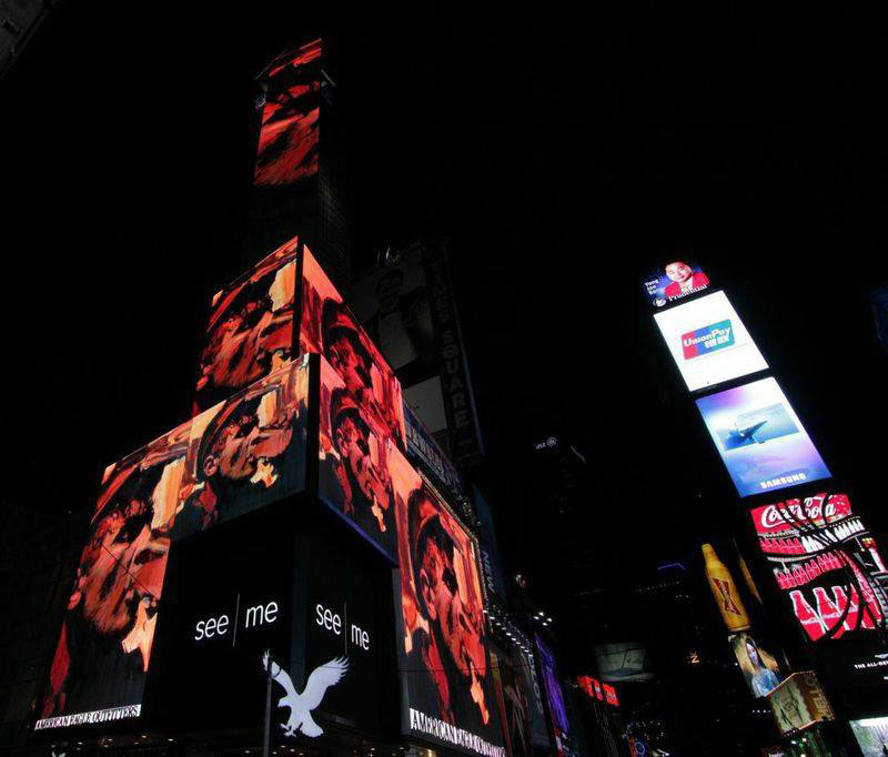 Аниконов на Таймс-сквер в Нью-Йорке